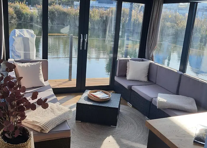 schwimmendes Ferienhaus Silent